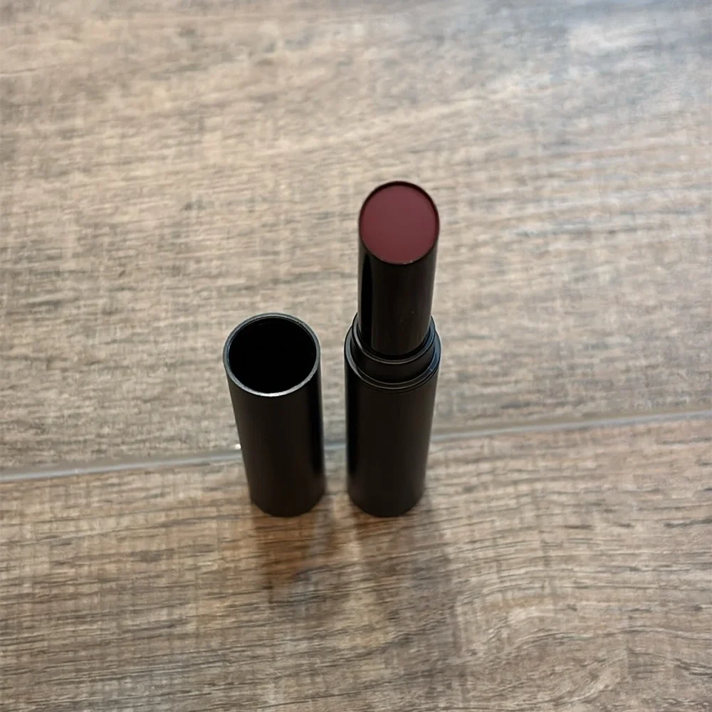 New in box Avon‎ Cashmere Lipcream fmg Matte Dark Cherry